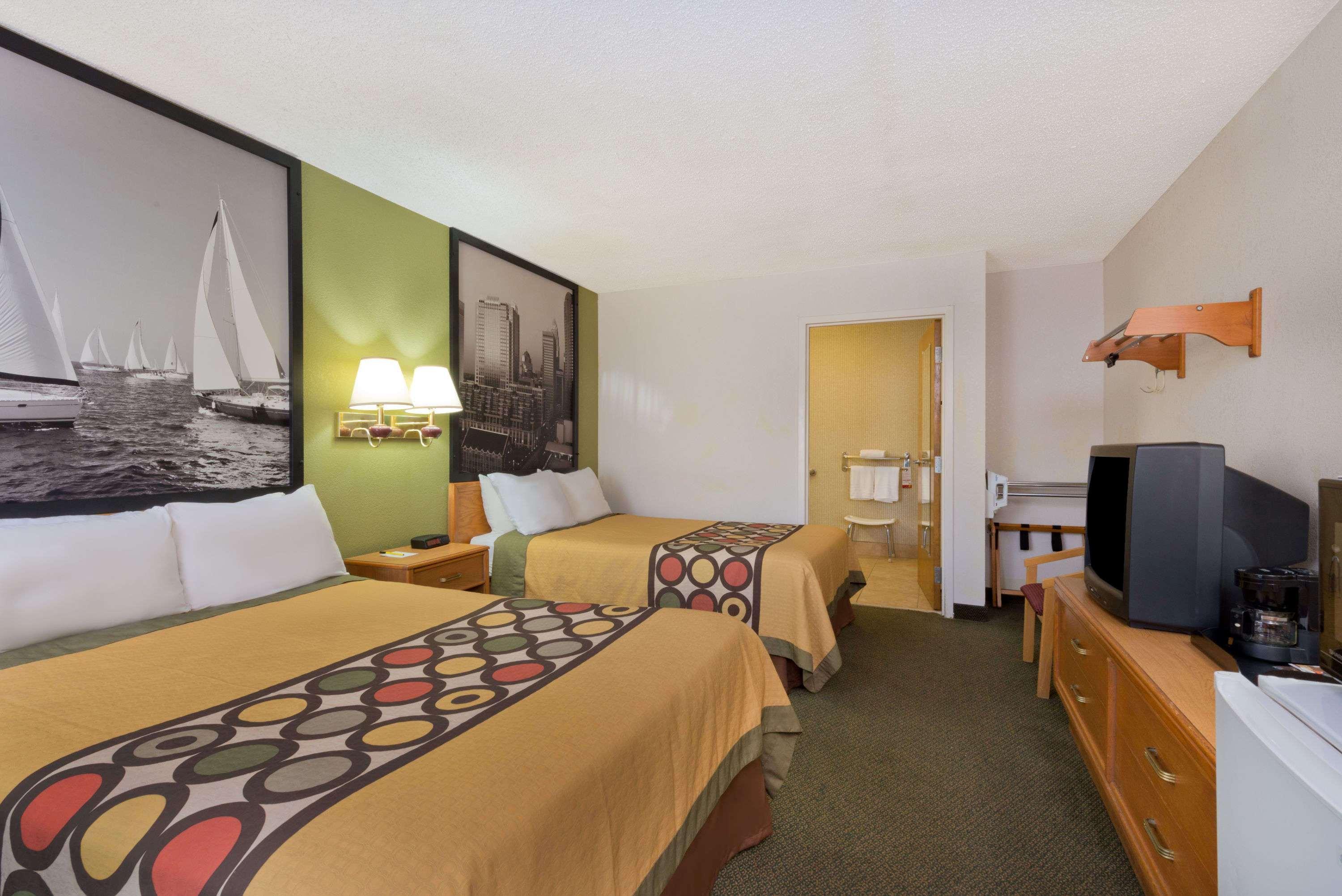 Super 8 By Wyndham Huntersville/Charlotte Area Exterior photo