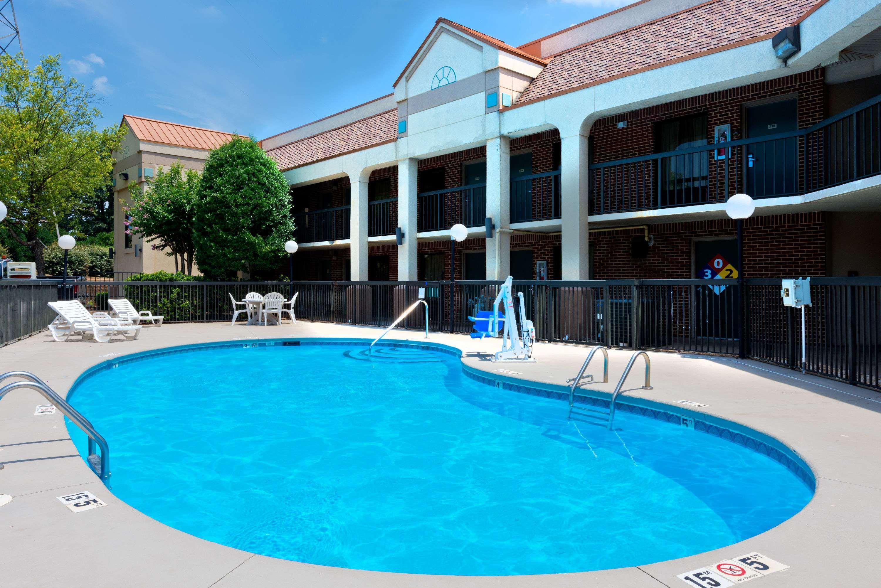 Super 8 By Wyndham Huntersville/Charlotte Area Exterior photo