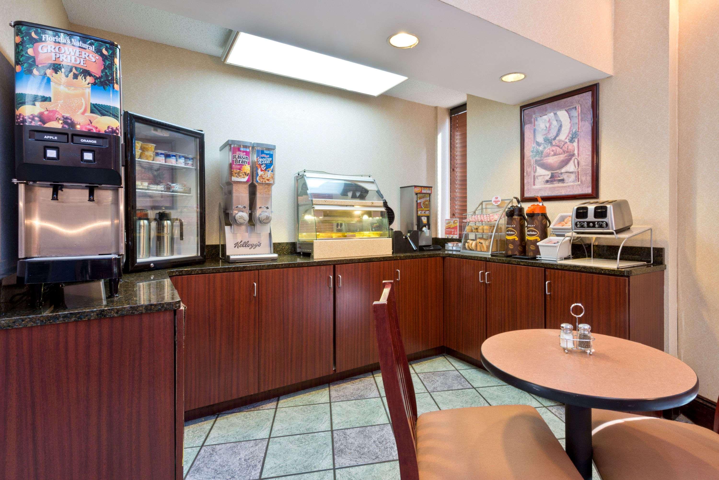 Super 8 By Wyndham Huntersville/Charlotte Area Exterior photo
