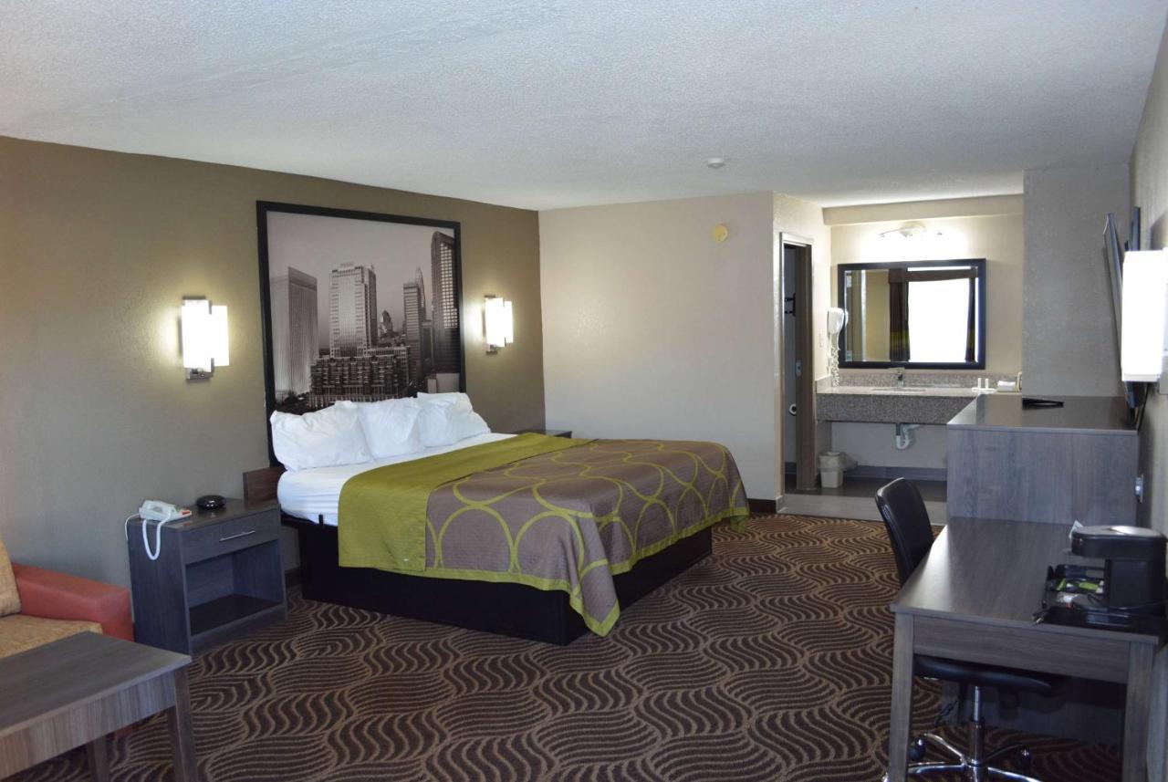 Super 8 By Wyndham Huntersville/Charlotte Area Exterior photo